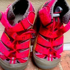 KEEN Newport H2 Kids Toddler Girls Pink Sandals River Water Shoes Size 9
